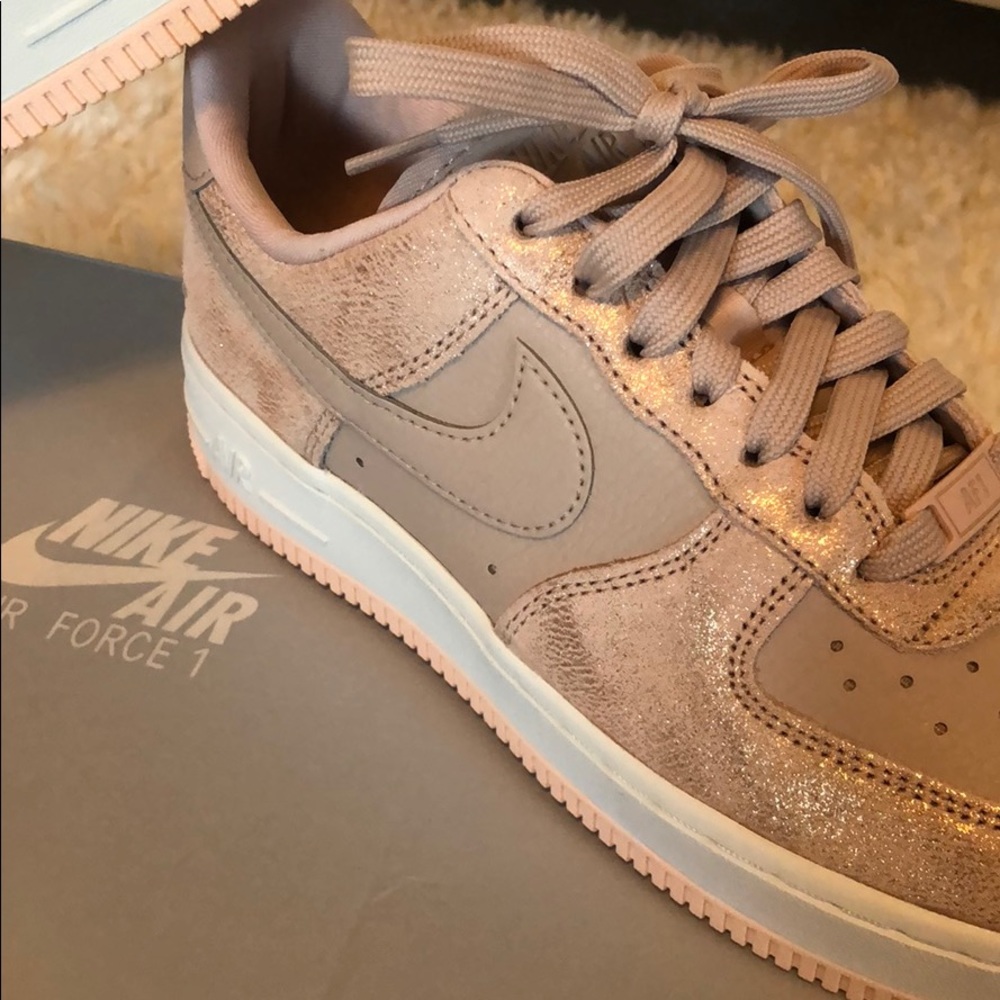 WMS Nike Rose Gold Air Force 1 ‘07 PRM NEW IN BOX